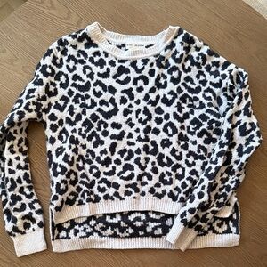 Stylish Black and White Leopard Print Sweater